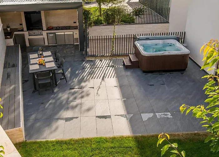 Holiday home Beautiful In With Sauna Malinska